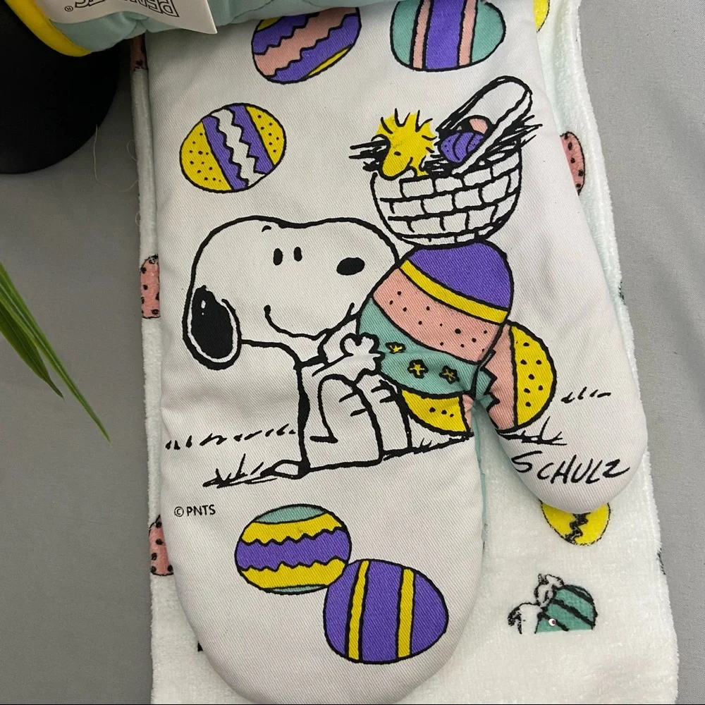 Snoopy 3 Piece Kitchen set, oven mitts, kitchen towel set Easter New